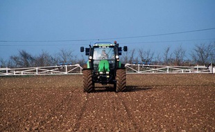 Pulvérisation de pesticides agricoles en France.