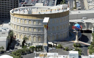 Vue de la reproduction du Colisée au Caesars Palace, célèbre casino de Las Vegas, le 31 mars 2014