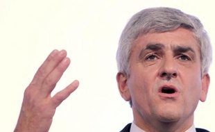 Le candidat centriste Hervé Morin, 50 ans, s'est emballé dimanche lors d'un déplacement à Nice en affirmant dans un discours avoir vu les alliés débarquer en Normandie... il y a 67 ans.