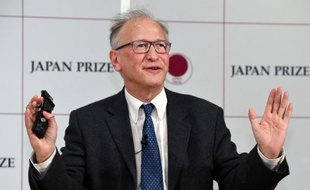 Le professeur au Collège de France Alain Fischer à Tokyo le 29 janvier 2015