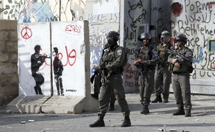 Des policiers israéliens au checkpoint entre Jérusalem et Bethléem, le 2 octobre 2015.