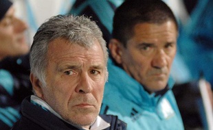 Erik Gerets et Dominique Cuperly sur le banc de l'Olympique de Marseille, face au Zenith St Petersbourg, le 06 mars 2008.