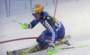 Le Suédois Jens Byggmark a signé dimanche dans le brouillard le temps de référence de la 1re manche du slalom de Zagreb, comptant pour la Coupe du monde de ski alpin, en 58 sec 65/100, devançant d'1/100e le favori autrichien Marcel Hirscher et de 14/100e l'Italien Stefano Gross.