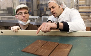 Le président de Grain de Sail Francois Liron (à droite), ici avec le chocolatier Sébastien Renat.