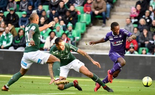 Le Toulousain Max-Alain Gradel face à Saint-Etienne, le 14 janvier 2018 à Geoffroy-Guichard.
