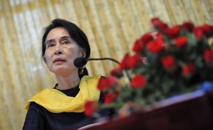 Le régime birman a donné vendredi un signe fort de soutien à une révision de la Constitution qui permettrait à l'opposante Aung San Suu Kyi de se présenter à la présidentielle de 2015.