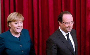 La chancelière allemande Angela Merkel et le président français François Hollande, le 18 décembre 2013 à l'Elysée, à Paris