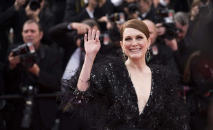 Julianne Moore sur le tapis rouge à Cannes le 13 mai 2015.