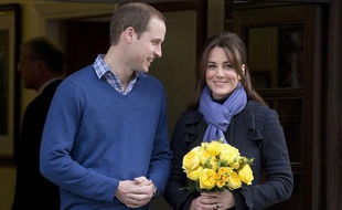 Le Prince William et son épouse Catherine quittent l'hôpital King Edward VII de Londres, le 6 décembre 2012.