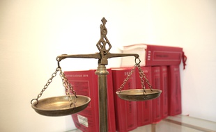 La balance, symbole de la justice (illustration)