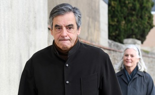 Sablé-sur-Sarthe, le 15 décembre 2019. François Fillon et son épouse Penelope sont accusés de «détournement de fonds publics» et «d'abus de biens sociaux».