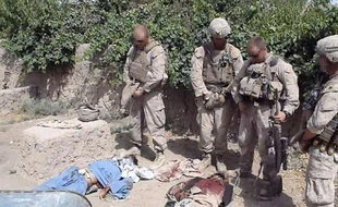 Une vidéo de militaires américains urinant sur des cadavres de talibans présumés a provoqué une vague d'indignation aux Etats-Unis et en Afghanistan et entraîné l'ouverture d'une enquête pour identifier et punir les responsables.