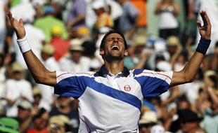 Novak Djokovic juste après sa victoire au tournoi de Miami contre Rafael Nadal, le 3 avril 2011.