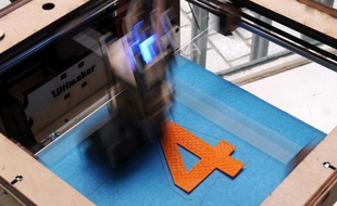 Du bricoleur inventif à la PME aventureuse, les créateurs de tout poil ont un nouvel atout pour transformer leurs bonnes idées en objets réels: les Fab Labs, ateliers de fabrication numériques et collaboratifs, commencent à fleurir en France.