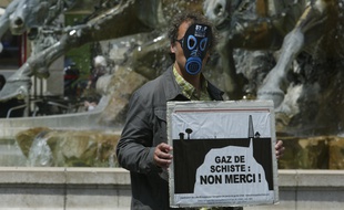 Un manifestant contre le gaz de schiste