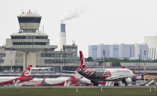 L'avionneur européen Airbus a annoncé vendredi avoir signé un contrat avec la compagnie Turkish Airlines portant sur l'achat de 82 appareils de la famille moyen-courrier A320 dans leur forme classique et remotorisée, une commande géante d'une valeur de 9,3 milliards au prix catalogue.
