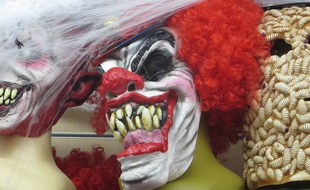 Lyon, le 28 octobre 2014
A quelques jours d'Halloween, les magasins de déguisements n'échappent pas au buzz des clowns agressifs. Les masques de clown se sont arrachés en trois jours.