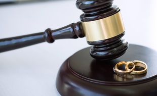 Lors d'un divorce, le juge peut attribuer une prestation compensatoire à l'époux qui se retrouve en difficulté du fait de cette séparation.