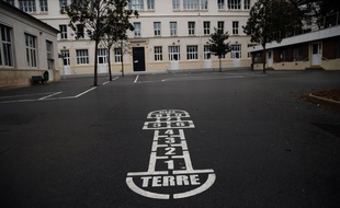 Une cour d'école à Neuilly-sur-Seine, le 14 mars 2020.