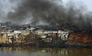La ville de Port Harcourt, dans le delta du Niger, victime de cinquante ans d'exploitation pétrolière.
