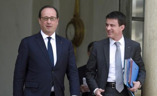 Le Président François Hollande et le Premier ministre Manuel Valls, à la sortie du Conseil des ministres, le 13 mai 2015