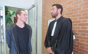 Johan Rogel accompagné par son avocat Benjamin Francos.