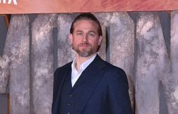 Charlie Hunnam est allé loin pour préparer le rôle d’Ed Gein