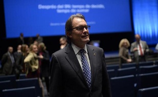 Le président régional catalan Artur Mas à la sortie d'une conférence à Barcelone sur la question de l'indépendance de la Catalogne, le 25 novembre 2014