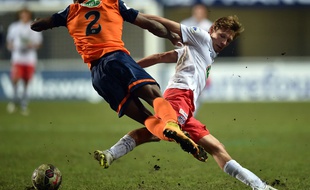 Clément Chantôme à la lutte avec Bryan Dabo lors de la rencontre entre le PSG et Montpellier le 5 janvier 2015.