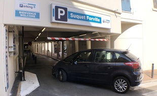 La régie Cannes parking s'affiche depuis vendredi aux entrées