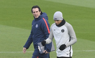 Unai Emery et Thiago Silva à l'entraînement au Camp des Loges, le 4 décembre 2017.