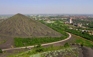 Le terril de Loos-en-Gohelle dans le bassin minier (62).