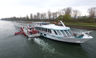 Le bateau de croisière a demandé l'intervention des pompiers pour évacuer les 148 passagers du navire.