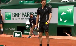 Gilles Simon lors de son match contre Nicolas Mahut à Roland-Garros, le 29 mai 2015.
