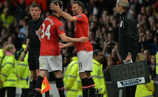 L'entraîneur intérimaire et joueur de Manchester United Ryan Giggs se fait entrer en jeu contre Hull, le 6 mai 2014, à Old Trafford.