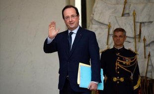 François Hollande a appelé à tenir l'élection présidentielle au Liban comme prévu en mai prochain, réitérant sa condamnation "la plus ferme" de l'attentat perpétré vendredi contre Mohammed Chatah, dans une interview au journal arabophone Al-Ayat à paraître dimanche.
