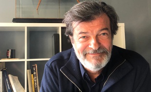 Pierre Buffin dans son bureau parisien