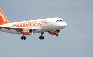 Easy Jet sort un album de vrombissements d'avion pour aider à l'endormissement