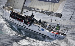 Un jury international a confirmé jeudi la victoire du super-maxi australien Investec Loyal dans la course à la voile en équipages Sydney-Hobart, face à son compatriote Wild Oats XI, malgré le dépôt d'une réclamation.