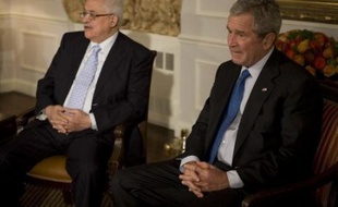 Lundi, le président George W. Bush a assuré M. Abbas qu'il "soutient fortement la création d'un Etat palestinien". "J'ai dit au président (Abbas) que les Etats-Unis travailleraient aussi dur que possible pour vous aider à réaliser cette vision", a-t-il ajouté.