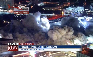 La dernière tour du Riviera a été détruite à Las Vegas.