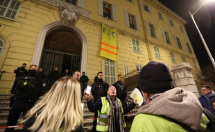 Des «gilets jaunes» occupent un hôpital désaffecté de Nice