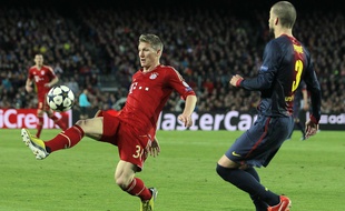 Bastian Schweinsteiger face à Gerard Pique lors du Barcelone-Bayern de mai 2013.