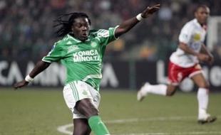 Un grand absent, Trezeguet, une grand surprise, +Bafe+ Gomis, et sept joueurs à écarter le 28 mai d'un groupe élargi à trente: telles sont les données livrées par Raymond Domenech en annonçant sa présélection dimanche, à 22 jours du premier match des Bleus à l'Euro-2008, le 9 juin contre la Roumanie.