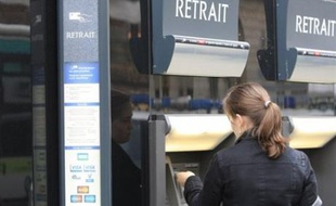 Les pertes massives révélées jeudi par la Société Générale, qui vont la contraindre à trouver de l'argent frais, relancent les spéculations sur un éventuel rachat de la banque française par l'une de ses concurrentes, ou une fusion.