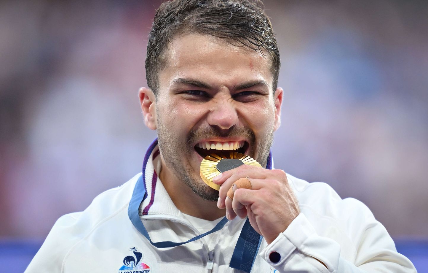 1444x920_mandatory-credit-photo-by-ashley-western-colorsport-shutterstock-14601718s-2024-summer-olympics-games-of-the-xxxiii-olympiad-paris-2024-olympic-games-saturday-27th-july-day-one-rugby-sevens-stade-de-france-men-s-gold-medal-match-france-v-fiji-france-s-antoine-dupont-with-his-gold-medal-after-their-28-7-victory-over-fiji-colorsport-ashley-western-paris-2024-olympic-games-day-one-paris-france-27-jul-2024-shutterstock-editorial-olympics-day-one-14601718s-2407272158