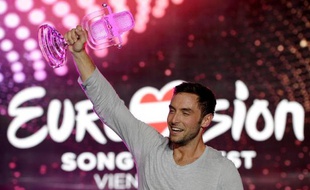Mans Zelmerlow a remporté le trophée du concours Eurovision de la chanson le 23 mai 2015 à Vienne