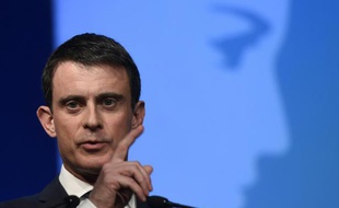 Le Premier ministre Manuel Valls lors d'un discours à Vaulx-en-Velin, près de Lyon le 13 avril 2016