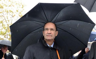 Poids lourd du gouvernement longtemps considéré comme premier ministrable, Eric Woerth est devenu en cinq mois, avec sa mise en cause dans l'affaire Bettencourt, un symbole encombrant pour l'Elysée, qui l'a sacrifié sur l'autel de la tentative de reconquête pour 2012.