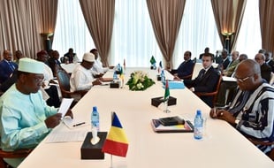 Le président Emmanuel Macron assisté à la réunion du G5 Sahel dimanche 2 juillet qui a acté la création d'une force antidjihadiste pour faire face à la menace terroriste.